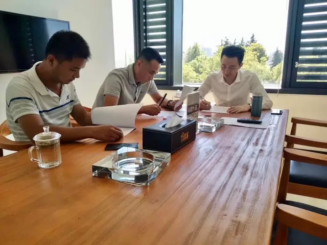熱烈祝賀蕪湖鳩江孫總、潘總簽約創(chuàng)綠家！