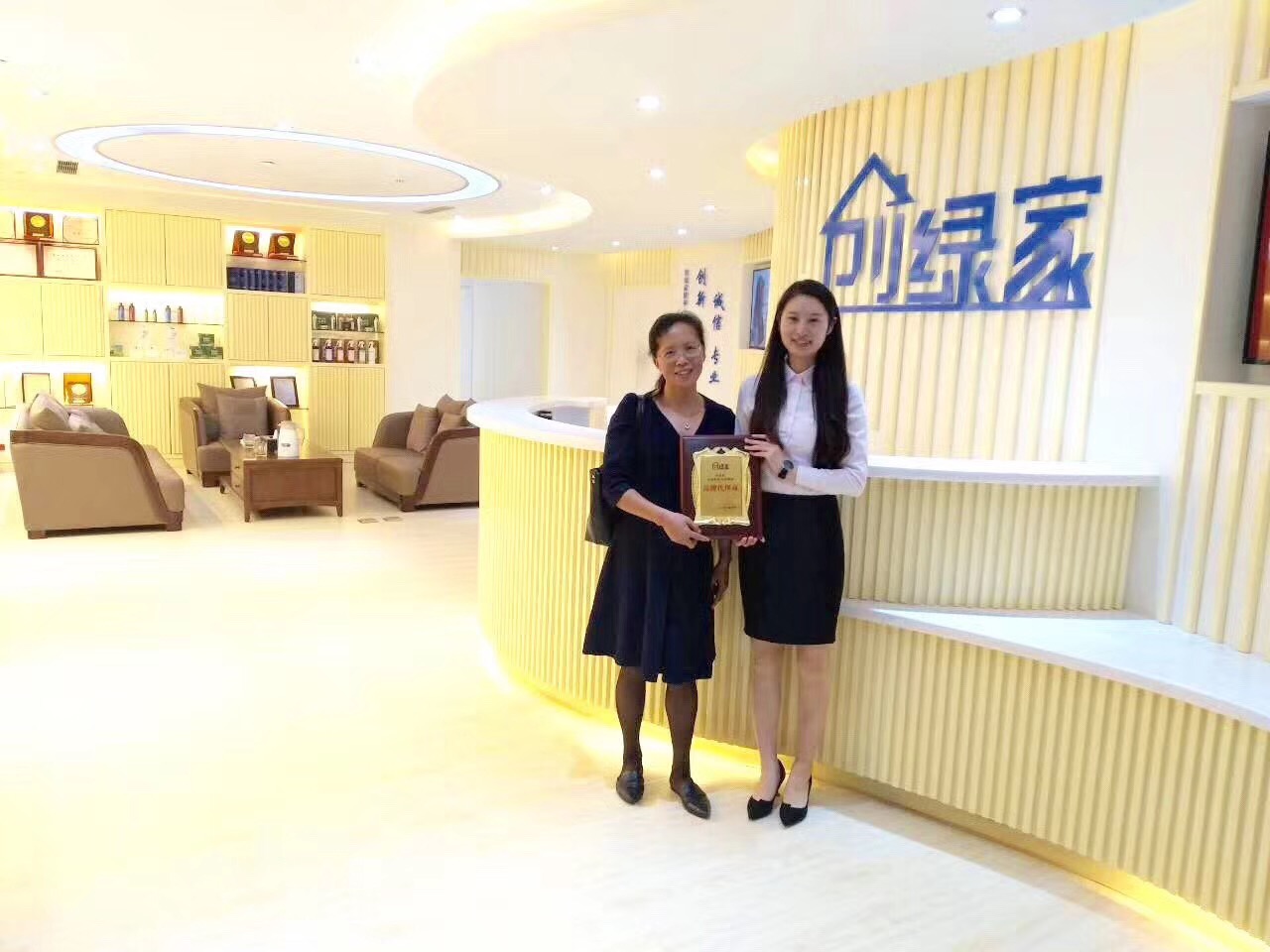 熱烈祝賀荊總簽約創(chuàng)綠家上海市區(qū)級(jí)代理！