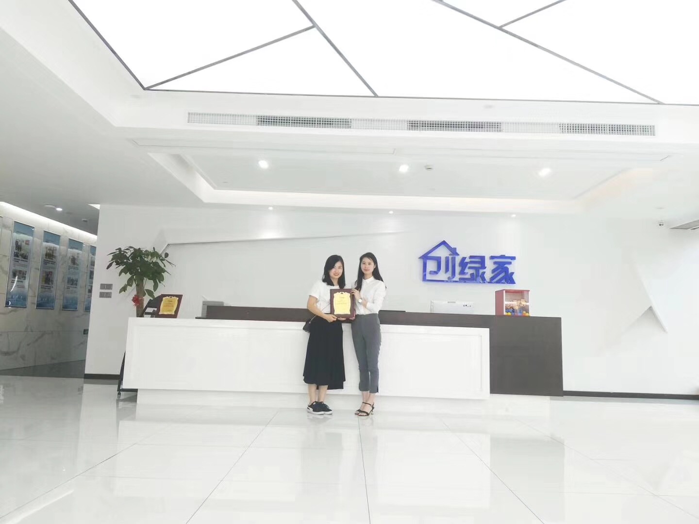 熱烈祝賀姚總、張總夫婦簽約創(chuàng)綠家揚州市區(qū)級代理！