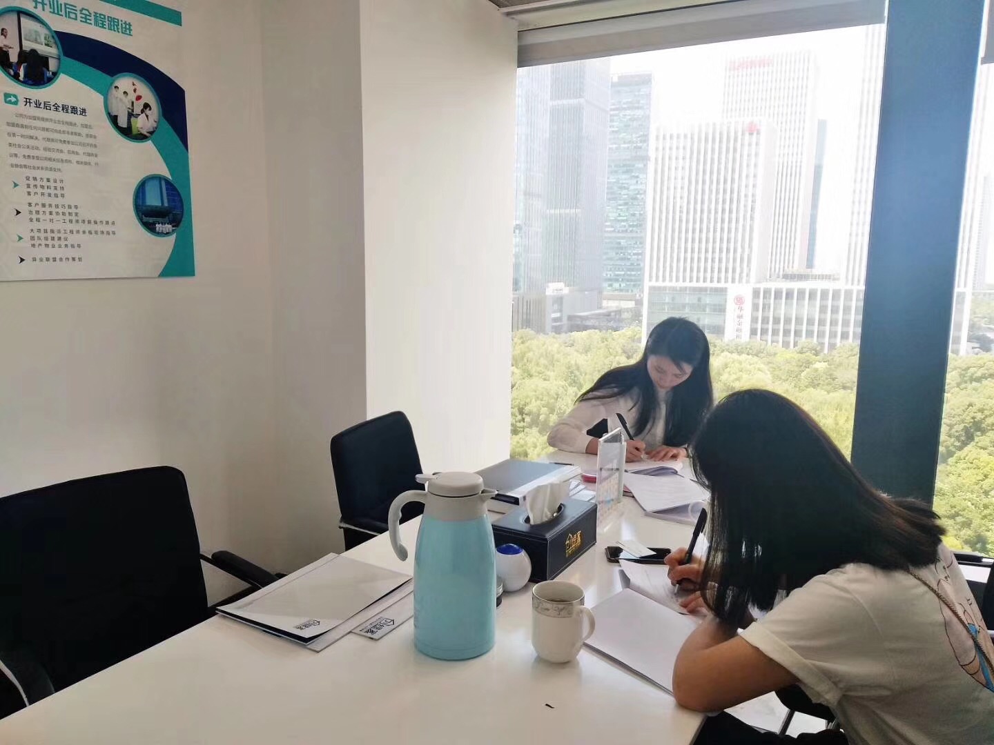 熱烈祝賀姚總、張總夫婦簽約創(chuàng)綠家揚州市區(qū)級代理！