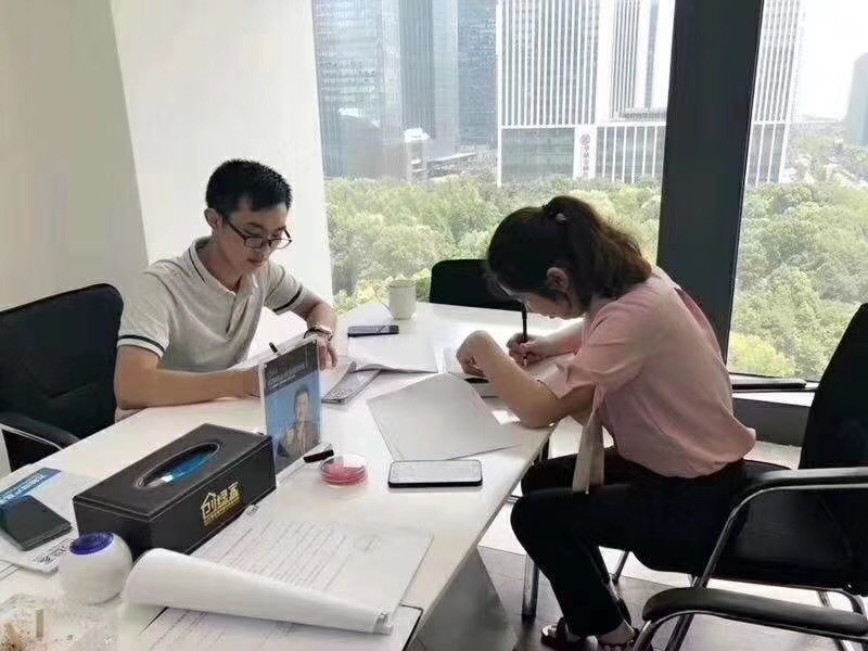 熱烈祝賀周總簽約創(chuàng)綠家重慶市區(qū)級代理！