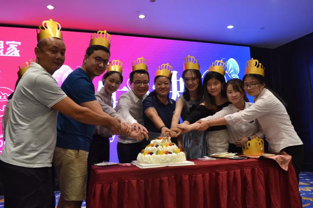 創(chuàng)綠家環(huán)保2018年中工作會(huì)議暨5周年慶典圓滿結(jié)束！