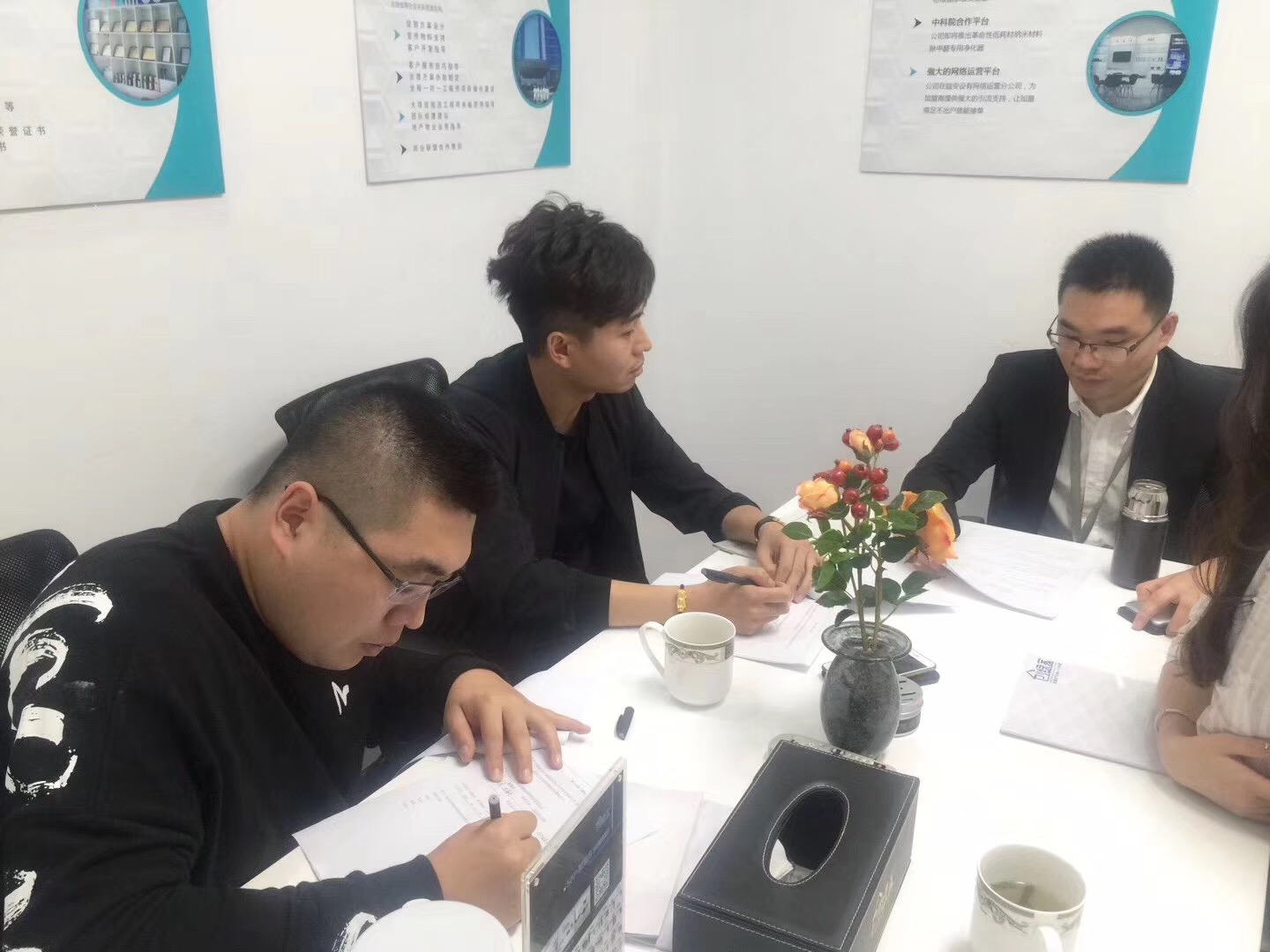 熱烈祝賀李總、王總簽約創(chuàng)綠家鞍山市區(qū)級(jí)代理！