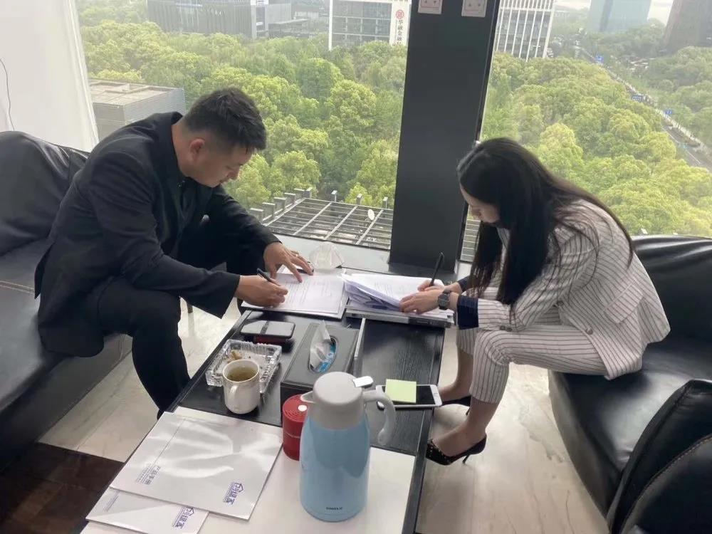 熱烈祝賀徐總劉總簽約創(chuàng)綠家中華人民共和國香港特別行政區(qū)代理！